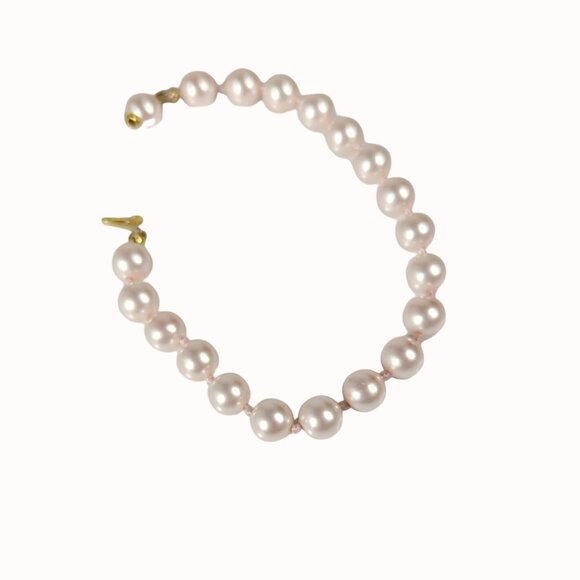 Vintage Light Pink Faux Pearl Bracelet With Gold Tone Clasp 7-Inches - Picture 2 of 4